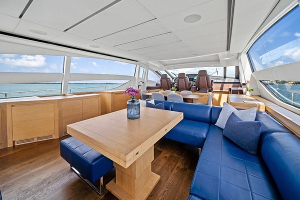 2013 Pershing 82