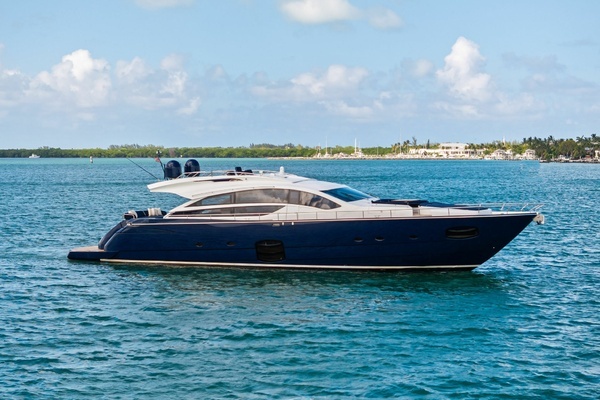 82-ft-Pershing-2013-82-DOROTHY ANN Miami Beach Florida United States  yacht for sale