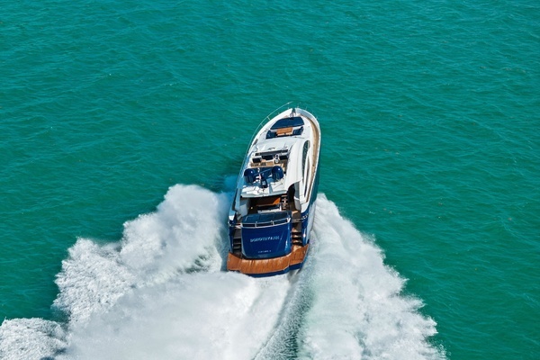 2013 Pershing 82
