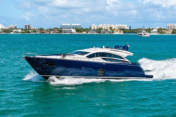 2013 Pershing 82