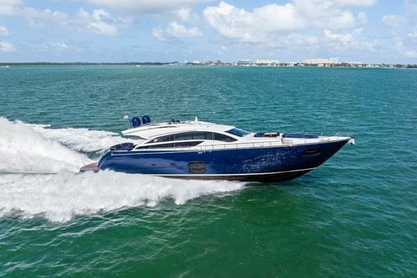 2013 Pershing 82