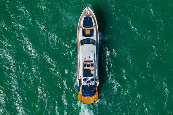 2013 Pershing 82