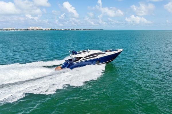 2013 Pershing 82