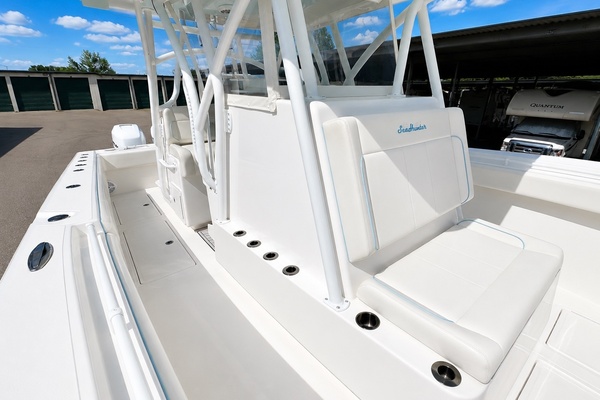 33ft SeaHunter Yacht For Sale