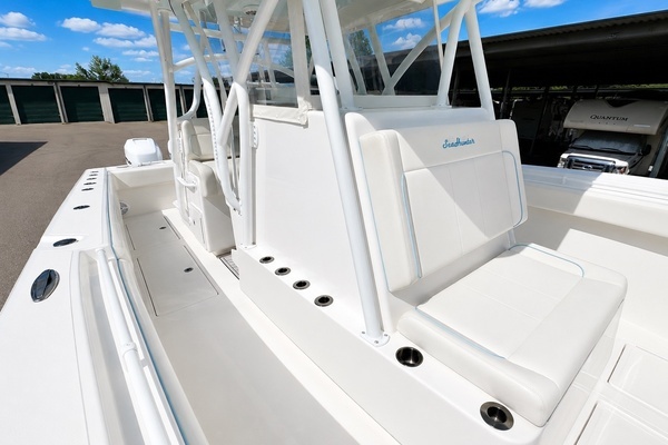2023 SeaHunter 33