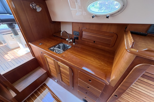 Sassy 36ft Hinckley Yacht For Sale
