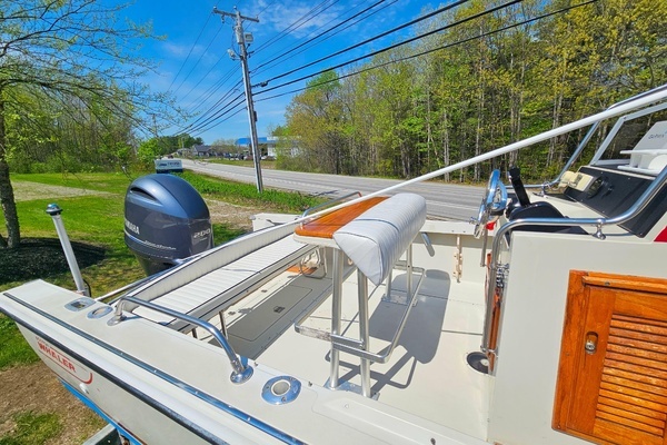 Photo of the 1990 Boston Whaler Outrage Cuddy "BW1"