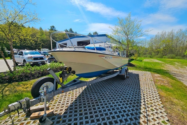 Photo of the 1990 Boston Whaler Outrage Cuddy "BW1"