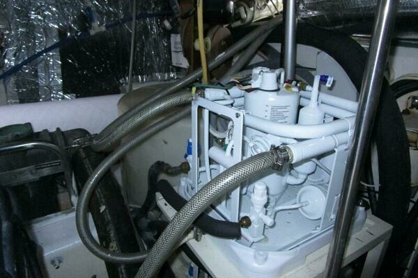 2003 Tiara Yachts 52