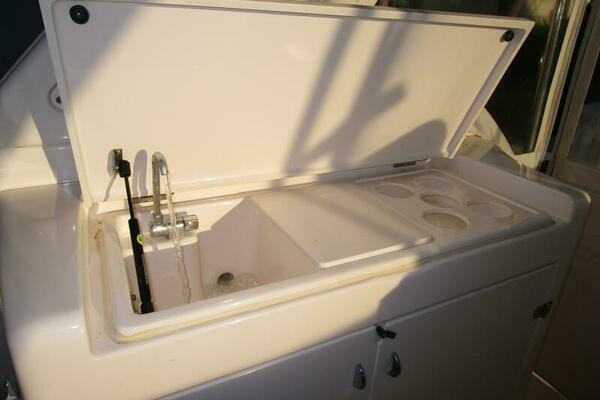 2003 Tiara Yachts 52