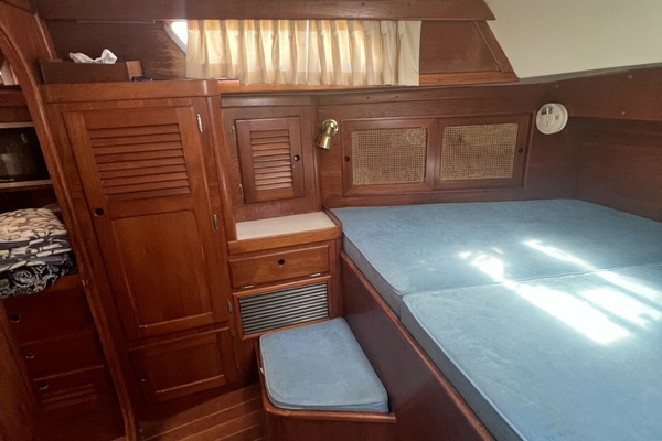 1981 Bristol 41.1cc guest cabin