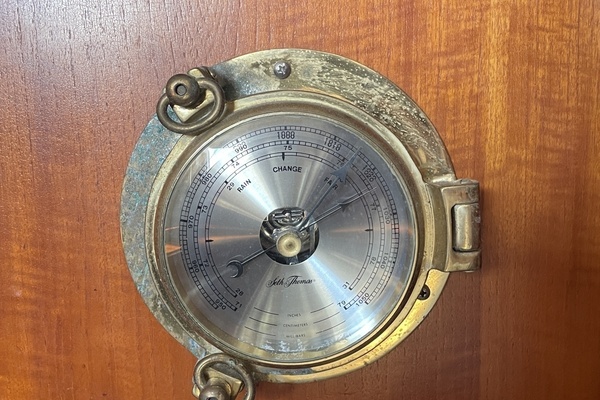 1981 Bristol 41.1cc bronze barometer