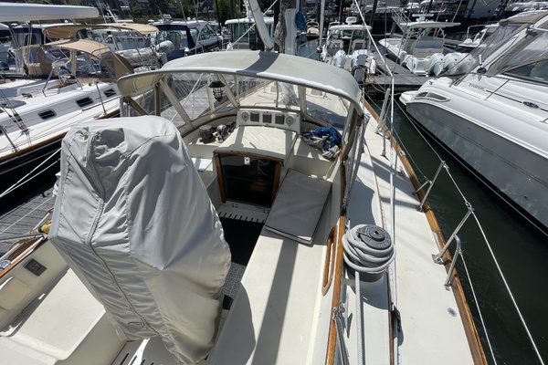1981 Bristol 41.1cc starboard cockpit and binnacle