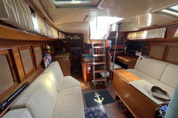 1981 Bristol 41.1cc salon looking aftward