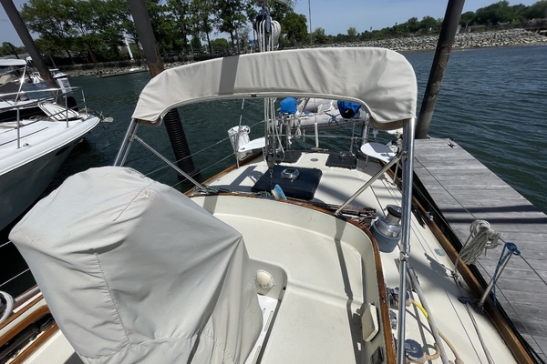 1981 Bristol 41.1cc port cockpit and bimini