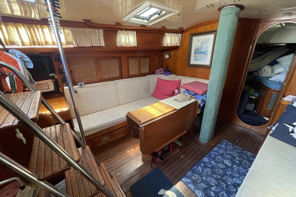 1981 Bristol 41.1cc portside settee