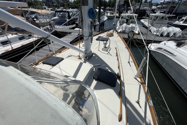 1981 Bristol 41.1cc starboard foredeck