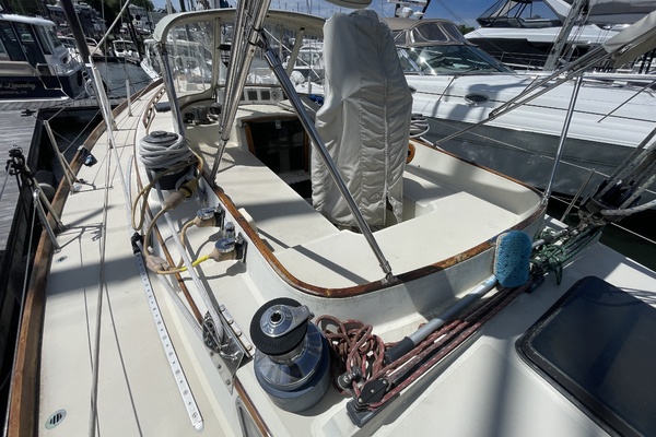 1981 Bristol 41.1cc port deck and cocpit