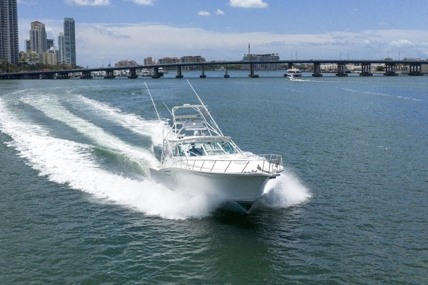 Photo of the 2000 Cabo 45 EXPRESS
