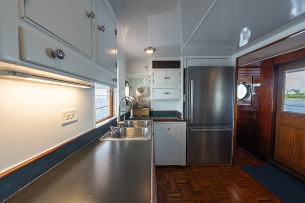 INNISFAIL 91ft Mathis Trumpy Yacht For Sale