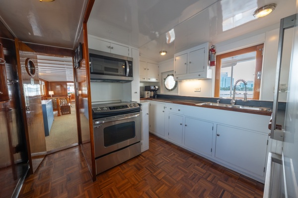 INNISFAIL 91ft Mathis Trumpy Yacht For Sale