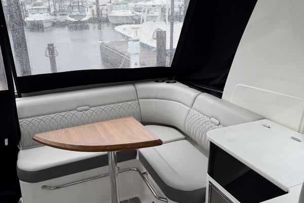 2022 Sea Ray 37