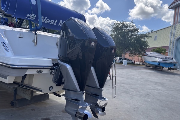 2024 Boston Whaler 32