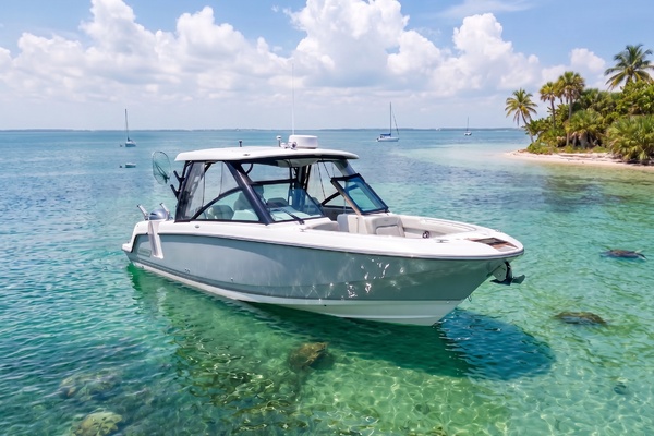2024 Boston Whaler 320 Vantage
