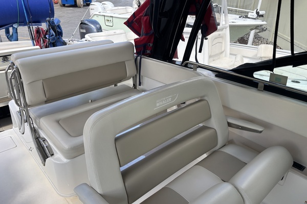 2024 Boston Whaler 32