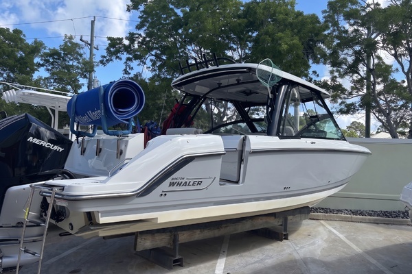 2024 Boston Whaler 32