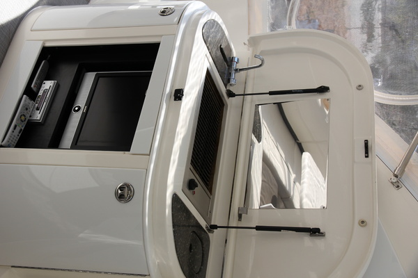 2007 Cruisers Yachts 52