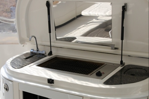 2007 Cruisers Yachts 52