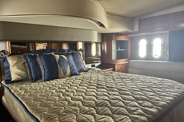 2007 Cruisers Yachts 52