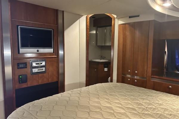 2007 Cruisers Yachts 52