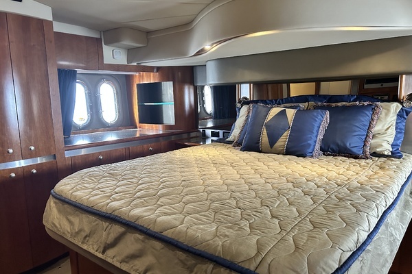2007 Cruisers Yachts 52