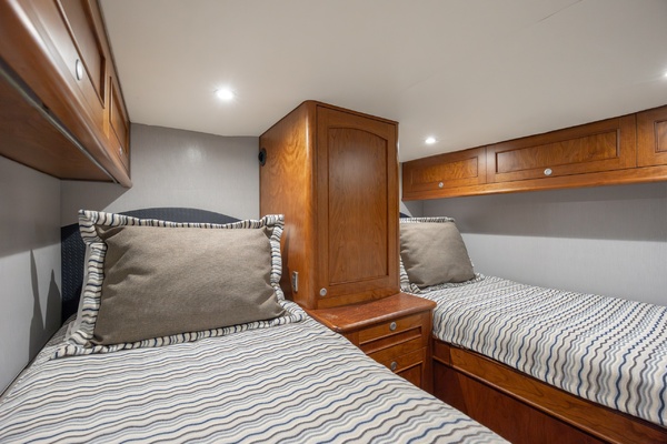 Robin Hood 43ft Jarrett Bay Yacht For Sale