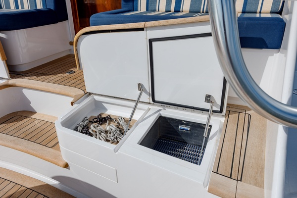 Robin Hood 43ft Jarrett Bay Yacht For Sale