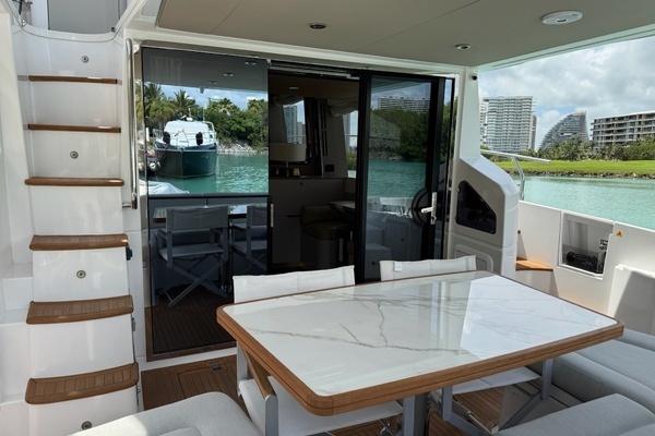 Photo of the 2021 Azimut 55 Fly