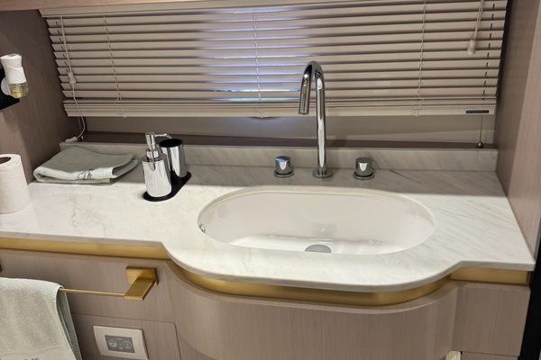 55ft Azimut Yacht For Sale