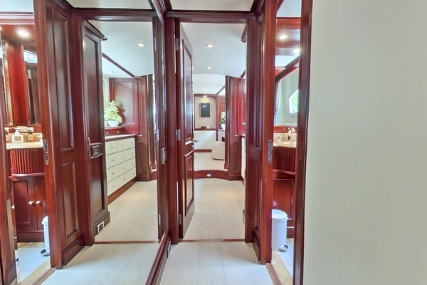 2003 Benetti 115