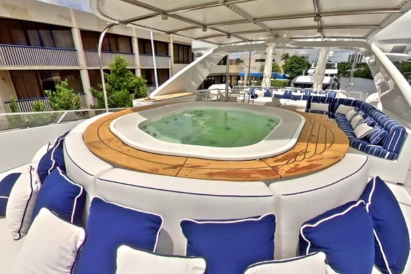2003 Benetti 115