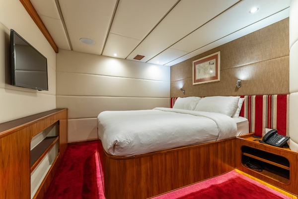 HARDHOME 108ft Albin Yacht For Sale