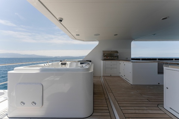 HARDHOME 108ft Albin Yacht For Sale