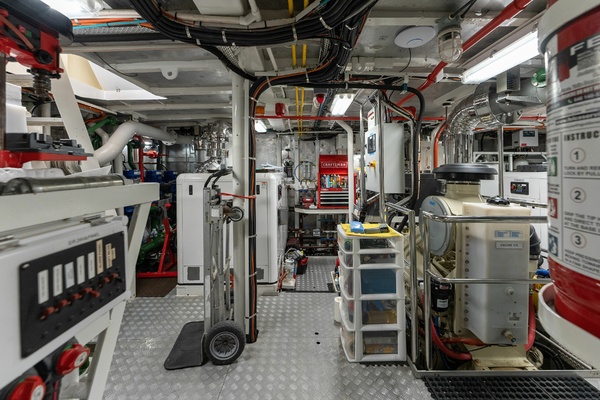 HARDHOME 108ft Albin Yacht For Sale