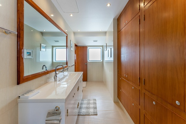 HARDHOME 108ft Albin Yacht For Sale