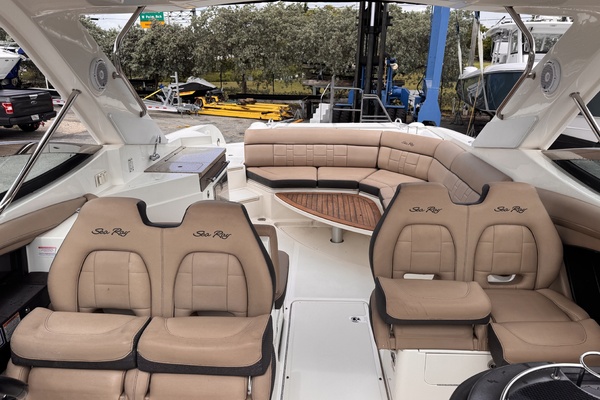 35ft Sea Ray Yacht For Sale