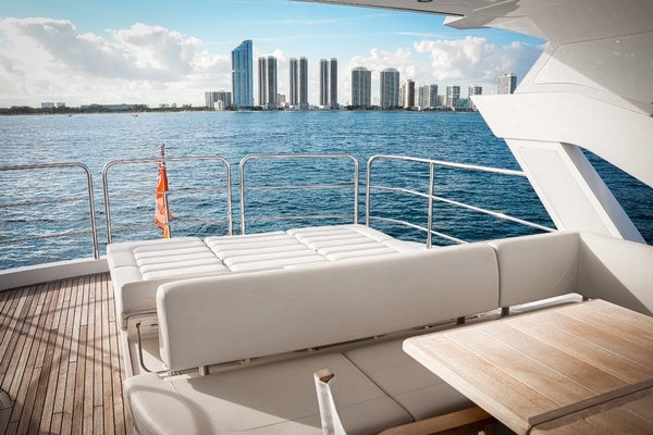 2019 Sunseeker 76