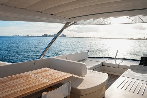 2019 Sunseeker 76