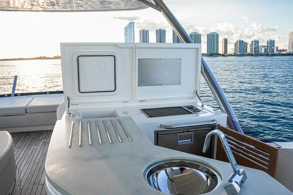 2019 Sunseeker 76