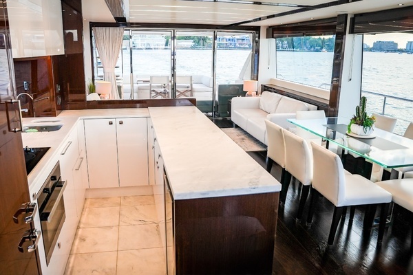 2019 Sunseeker 76